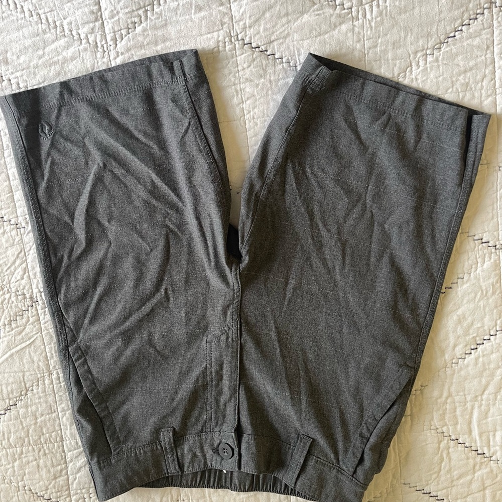 Hang Ten Gray Shorts with Elastic Waist and Smooth Texture